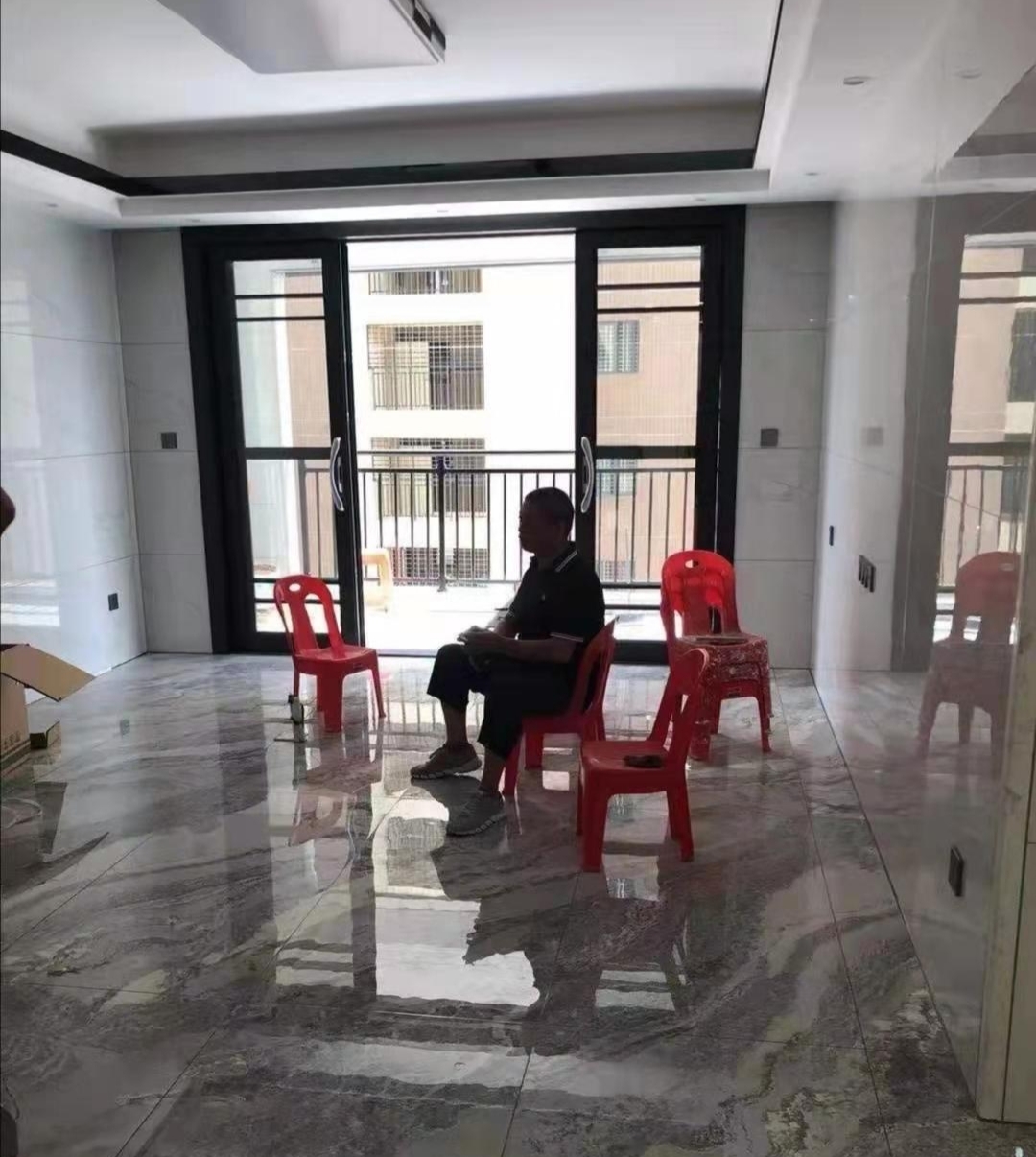 瓷砖师傅没贴好,应该如何追究责任(瓷砖师傅没贴好,应该如何追究责任呢)