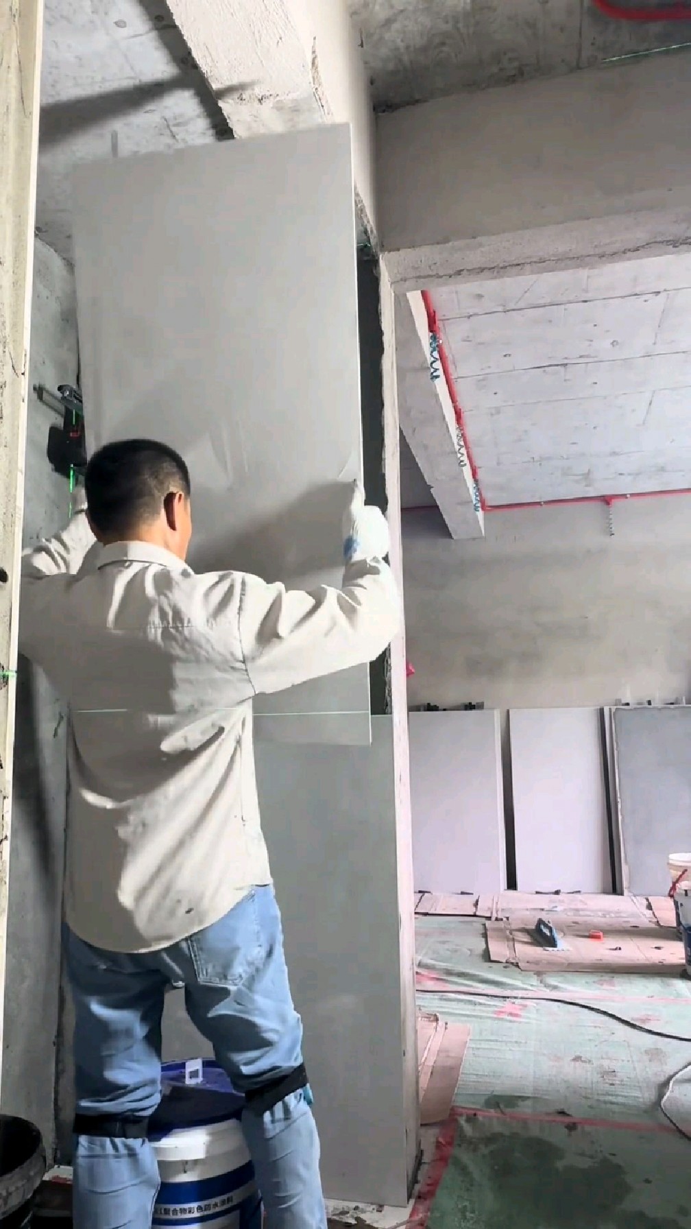 瓷砖店找的贴砖师傅(找贴瓷砖师傅在哪个网上找)